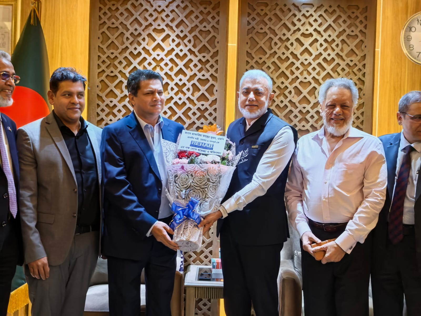গৃহায়ণ ও গণপূর্ত মন্ত্রী ও সচিব মহোদয়ের সাথে রিহ্যাব বোর্ড অব ডিরেক্টর (২০২৬-২৮) এর নেতৃবৃন্দের সাথে সৌজন্য সাক্ষাৎ।